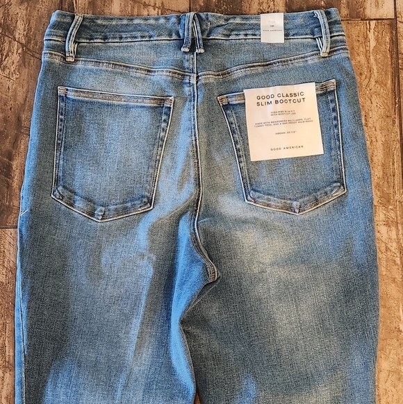 Good American Good Classic Slim Bootcut Jeans - Picture 9 of 11